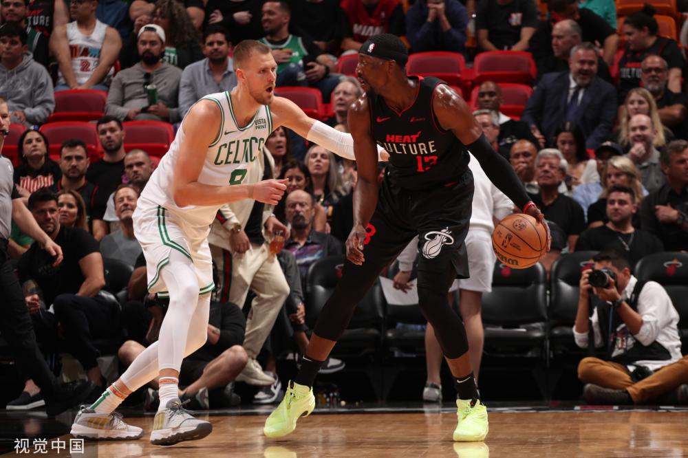 使得他不仅 使得他不仅